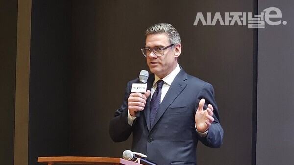 네이트 낸저 에픽게임즈 글로벌 파트너십 총괄 부사장이 28일 서울 중구 SK텔레콤 본사에서 열린 기자간담회에서 발표하고 있다. / 사진 = 김용수 기자​