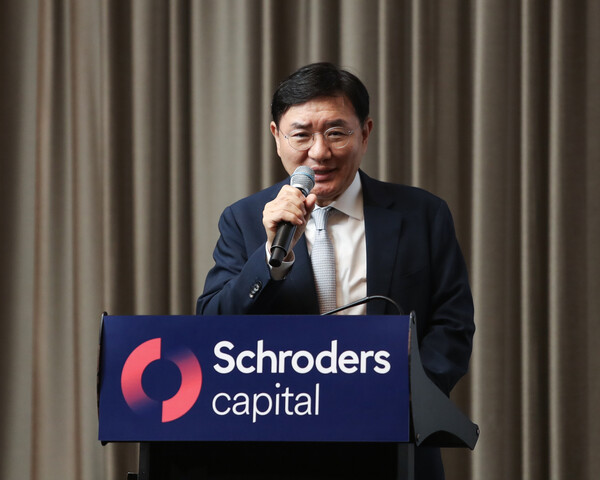 정은수 슈로더코리아 대표가 30일 오전 서울 여의도 콘래드 호텔에서 열린 ‘2024 슈로더 캐피탈 글로벌 벤처 투자와 AI 활용 세미나’에서 인사말을 하고 있다. / 사진=슈로더코리아