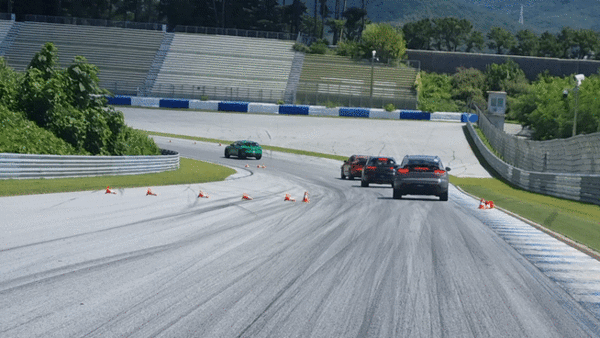 SUV들이 코너링하고 있다. / 영상=최동훈 기자