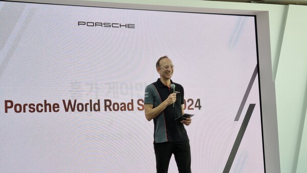 홀가 게어만 포르쉐 코리아가 취재진에게 이벤트 개최사를 전하고 있다. / 사진=최동훈 기자