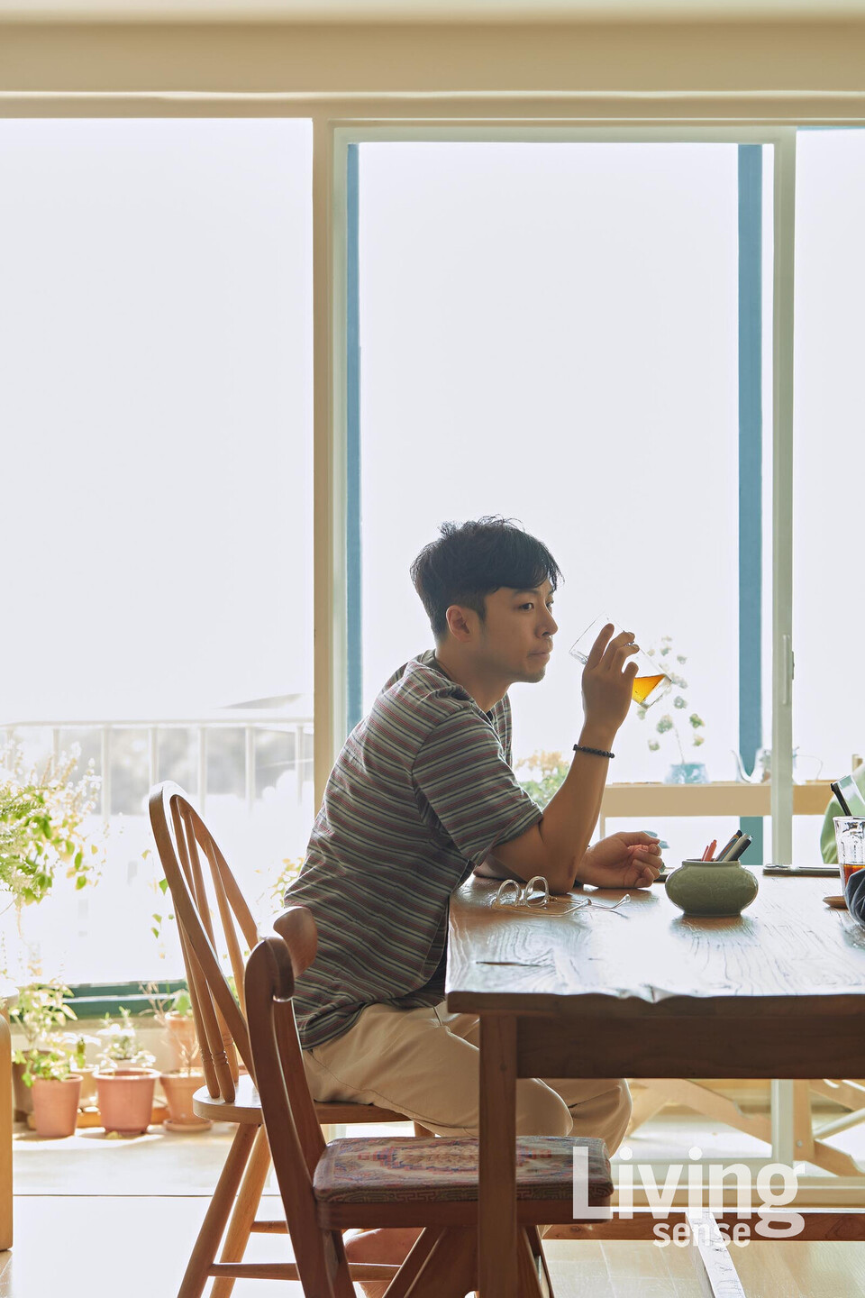 가끔 청소가 고될 때도 있지만 사람들이 많이, 편히 오는 집을 만들어가고 싶다는 이현우 씨