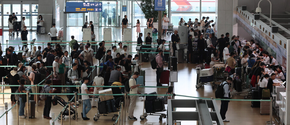 지난 8월 휴가철을 맞아 붐비는 인천공항 모습. / 사진=연합뉴스