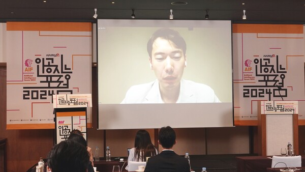 임우상 포스코홀딩스 미래기술연구원 AI로봇융합연구소 연구위원(상무)이 12일 시사저널e 주최로 서울 용산구 그랜드 하얏트 호텔에 화상 영상으로 참석해 발표하고 있다. / 사진=시사저널e