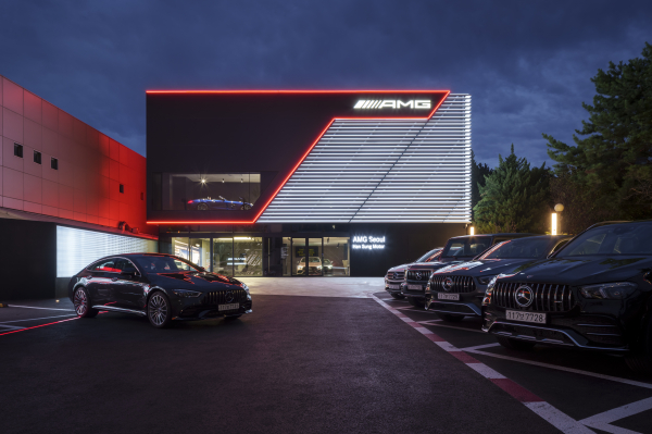 서울 강남구 소재 벤츠 고성능 브랜드 체험 시설 AMG 서울. 벤츠 코리아 딜러사 한성자동차가 운영하고 있다. / 사진=한성자동차