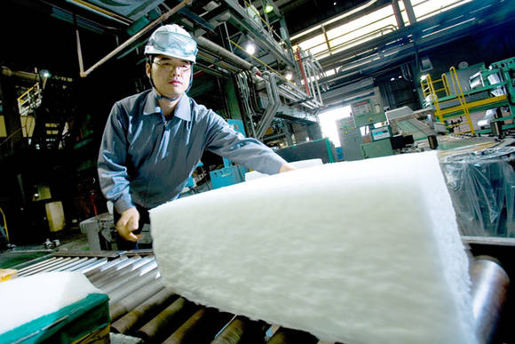 금호석유화학 전남 여수 공장에서 합성고무가 생산되는 모습. / 사진=금호석유화학