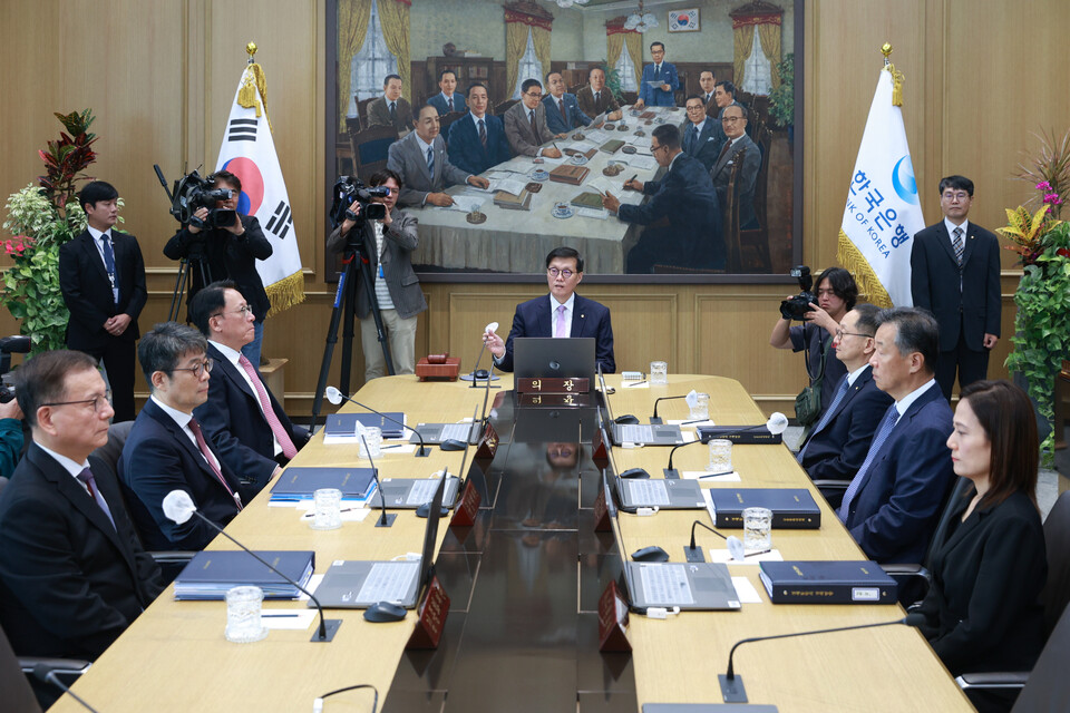 이창용 한국은행 총재가 11일 오전 서울 중구 한국은행에서 열린 금융통화위원회 본회의에서 회의를 주재하고 있다./사진=한국은행