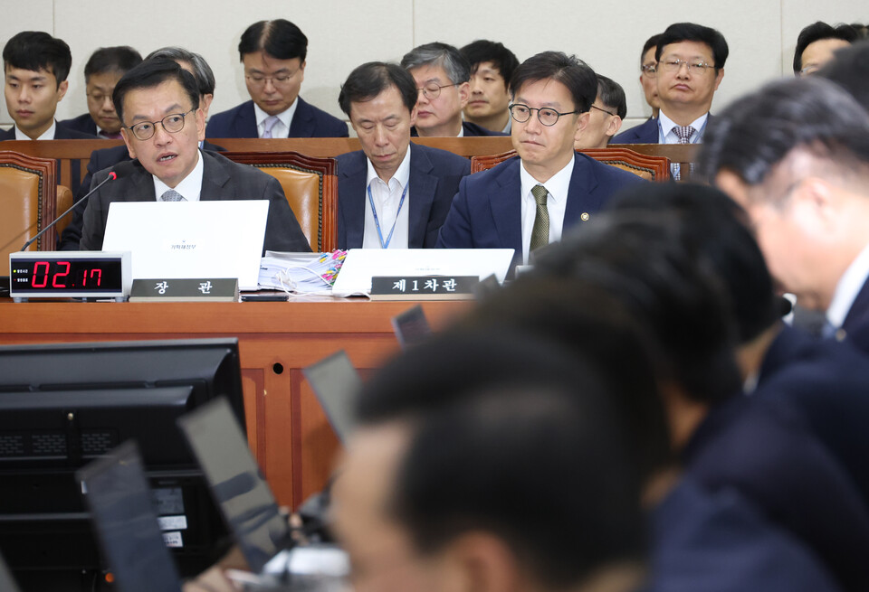 최상목 경제부총리 겸 기획재정부 장관이 11일 국회에서 열린 국회 기획재정위원회의 기획재정부 조세정책에 대한 국정감사에 출석, 의원 질의에 답하고 있다. / 사진=연합뉴스