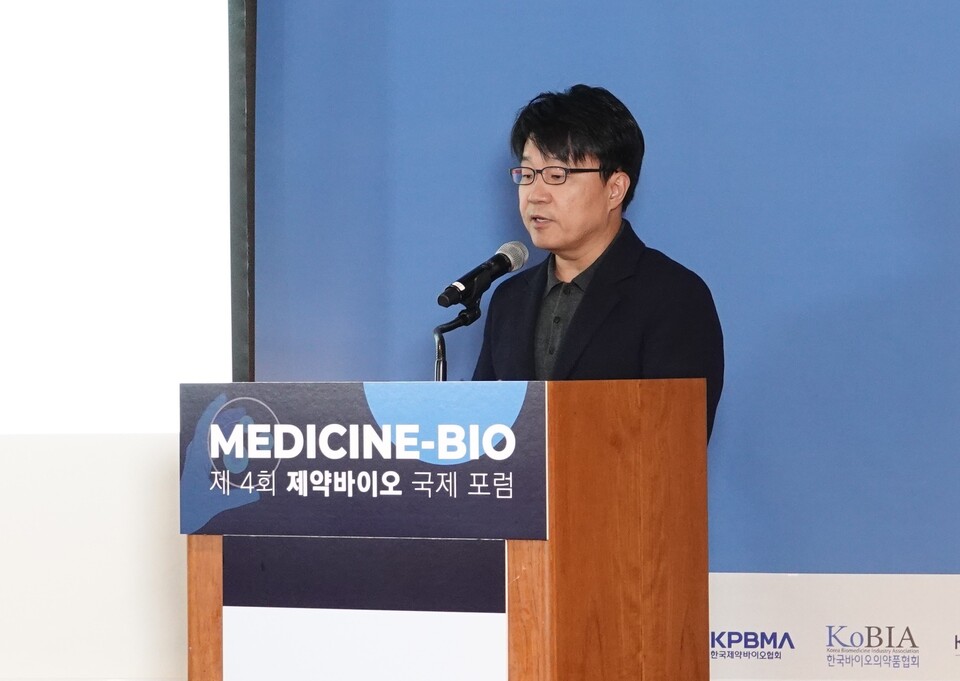 17일 시사저널e 주최로 열린 ‘제4회 제약바이오 국제포럼(Medicine-Bio Forum 2024)’에서 박한수 지놈앤컴퍼니 대표는 ‘지놈앤컴퍼니 ADC 항체 개발 현황 및 전략’에 대해 소개했다.  / 사진=
