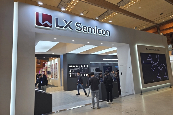 LX세미콘 '2024 반도체대전(SEDEX)' 전시 부스 전경 / 사진=고명훈 기자