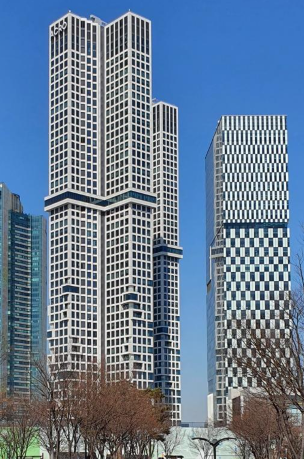 서울 성동구 성수동에서 2020년 11월 입주를 시작한 준공 5년차 아크로서울포레스트 전경