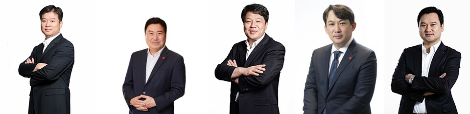 왼쪽부터 송만준 이마트24 대표이사, 강승협 신세계푸드 대표, 김홍극 신세계까사 대표, 전상진 조선호텔앤리조트 대표,  김재섭 신세계야구단 대표. / 사진=신세계
