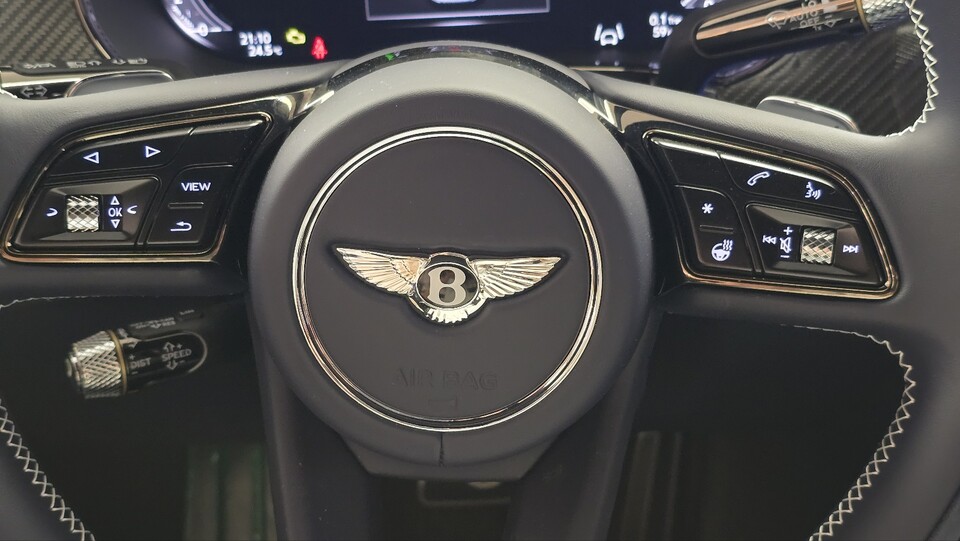 스티어링 휠 모습. / 사진=박성수 기자