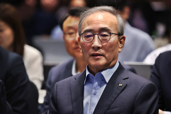 김영섭 KT 대표이사 사장이 지난 10일 서울 중구 노보텔 앰배서더 동대문 호텔에서 열린 기자간담회에 참석했다. / 사진 = 연합뉴스