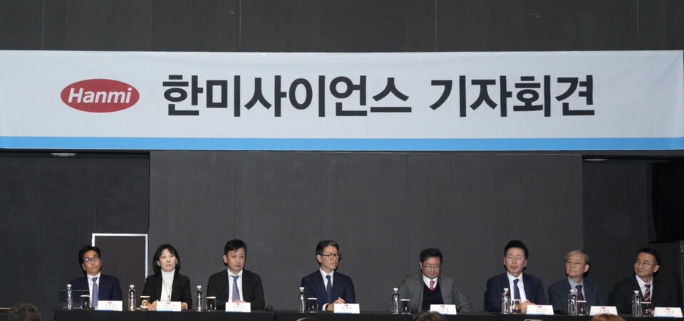 임종훈 대표 등 한미사이언스 임원들이 간담회를 진행하고 있다. / 사진=한미사이언스