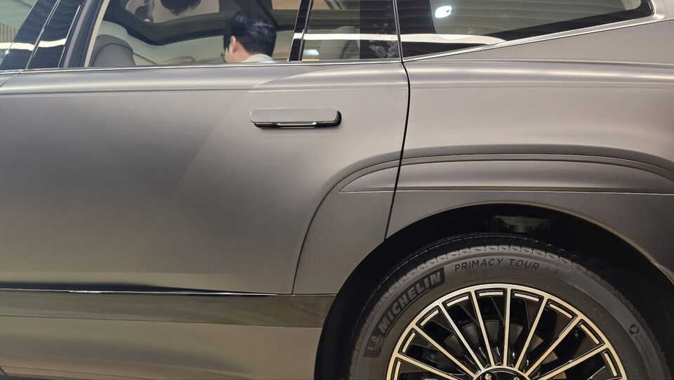 볼륨감을 강조한 측면부 모습. /​ 사진=박성수 기자