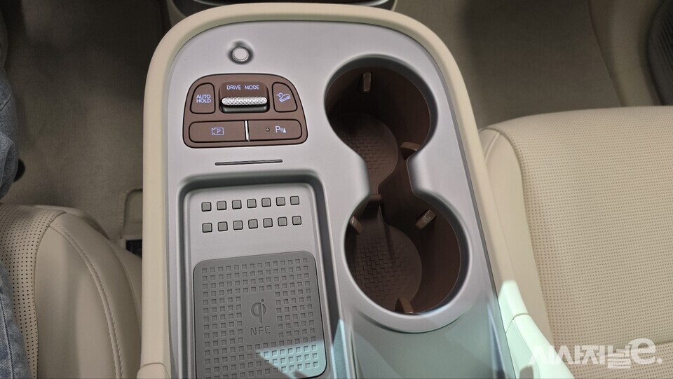 앞뒤로 이동이 가능한 유니버설 아이랜드 2.0. / 사진=박성수 기자