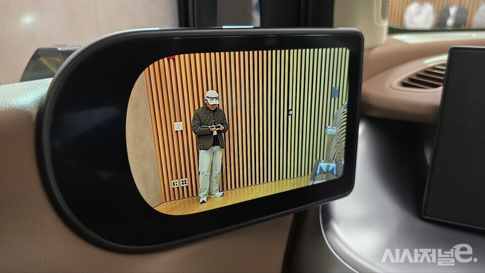 디지털 사이드미러 디스플레이 모습. / 사진=박성수 기자