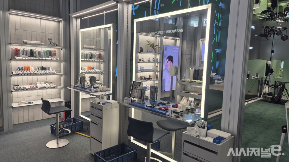 올리브영N성수 맨즈존 브로우바. / 사진=한다원 기자