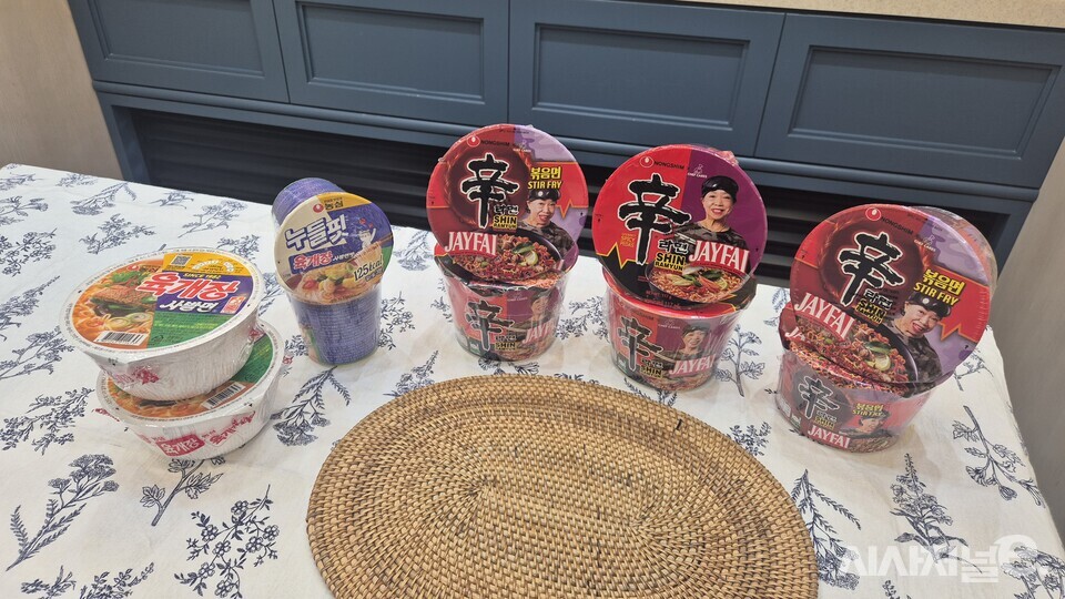 왼쪽부터 농심 육개장 사발면, 누들핏, 신라면똠얌, 신라면볶음면똠얌. / 사진=한다원 기자