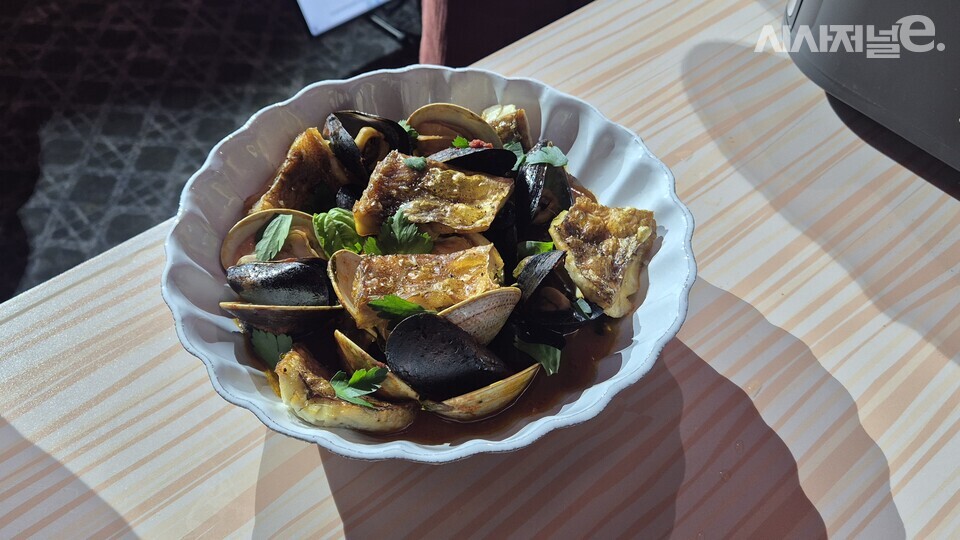 나폴리 맛피아 권성준 셰프가 만든 요리. / 사진=한다원 기자