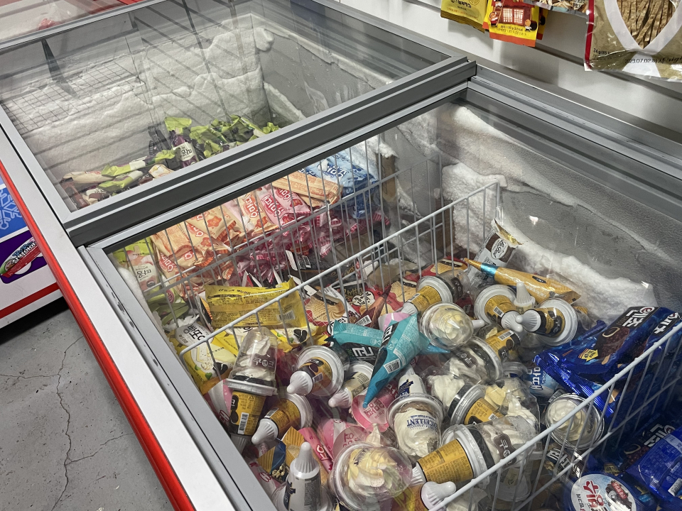 무인아이스크림 가게에 진열돼 있는 아이스크림. / 사진=시사저널e 이숙영 기자.