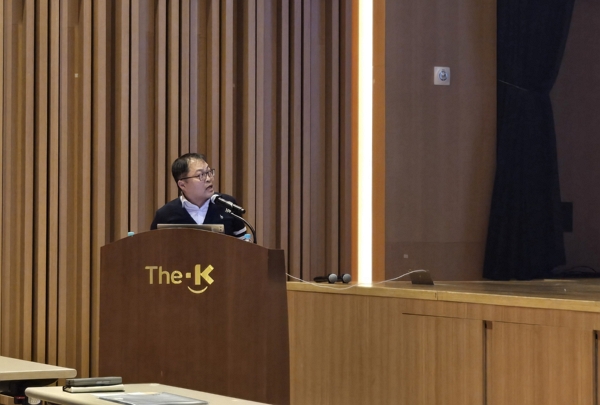 최교원 에스에프에이 R&D1센터장이 10일 여의도에서 개최한 테크 세미나에서 발표하고 있다. / 사진=고명훈 기자