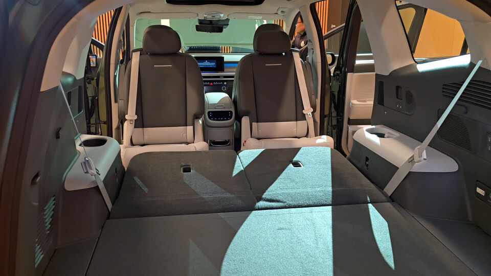 아이오닉9의 2열과 3열 폴딩 모습. / 사진=박성수 기자