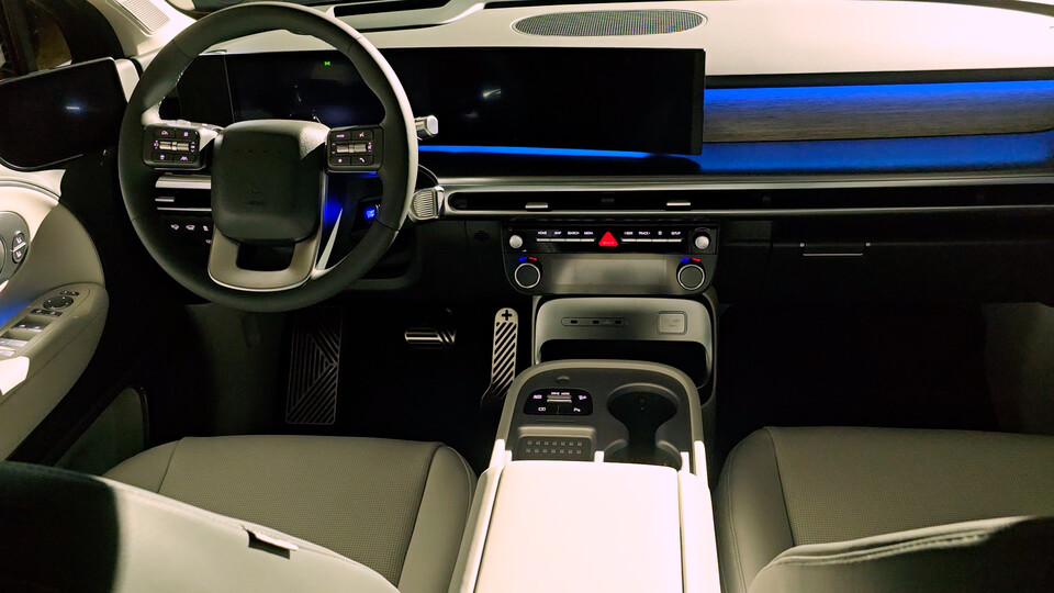 아이오닉9의 파노라믹 커브드 디스플레이. / 사진=박성수 기자