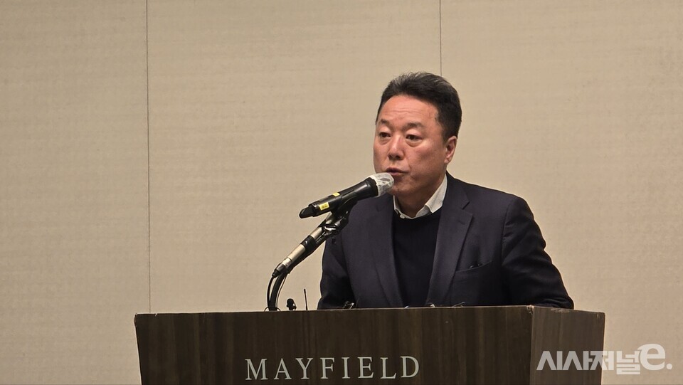 송경훈 제주항공 경영본부장이 30일 무안공항 참사에 대해 브리핑을 하고 있다. / 사진=박성수 기자