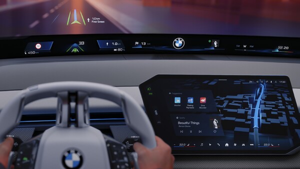 BMW가 CES 2025에서 공개한 BMW 파노라믹 iDrive과 운영체제 10. / 사진=BMW