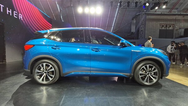 아토3의 측면부. 차량은 기아 소형 SUV 니로 EV와 비슷한 크기를 갖췄다. / 사진=최동훈 기자