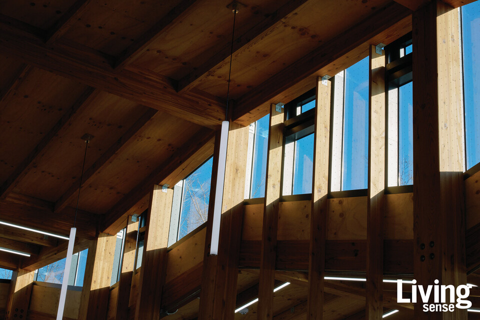 한국 건축사에 자신의 이름이 남는다면, “그럼에도 불구하고 아방가르드적인 건축을 시도했던 이”로 기억되고 싶다고 말하는 장윤규 소장. 아직 국내에는 실험적인 건축물이 부족하다는 것을 시사하기도 한다. 그렇기에 더더욱 이목이 쏠릴 수 있지 않겠냐는 질문에, “글쎄요, 좋아하는 사람이 있을까요?”라며 미소로 답하는 건축가. 그럼에도 누군가는 이러한 역할을 맡아야 하지 않을까?