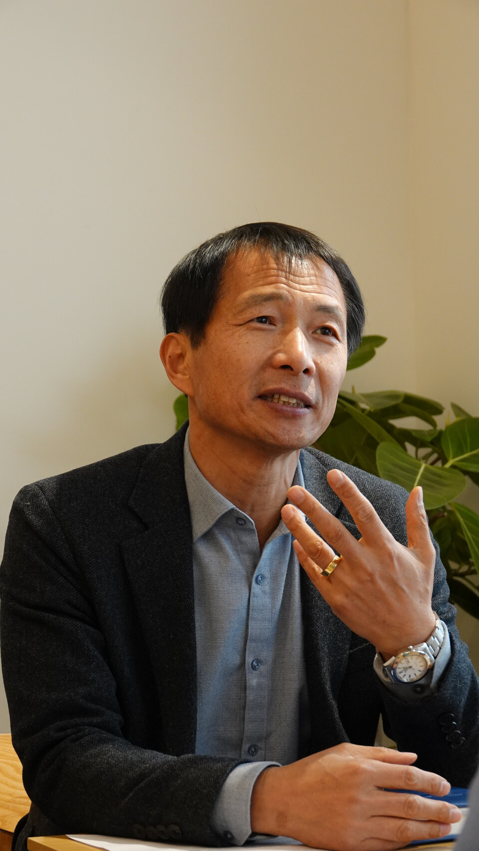 2016년 4월16일 세월호 참사 당일 대통령비서실 등이 생산·접수한 문건 목록의 공개를 요구하며 국가기록원장을 상대로 정보공개청구 소송을 제기한 송기호 변호사가 지난 16일 오후 서울 강남구 신사동의 한 카페에서 시사저널e와 인터뷰를 하고 있다. / 사진=김현준 PD