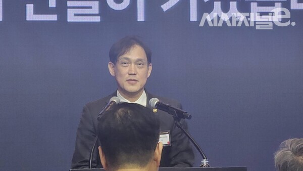 김태규 방송통신위원회 위원장 직무대행(부위원장)이 22일 서울 강남구 코엑스에서 열린 '2025년 방송통신인 신년인사회'에서 인사말을 하고 있다. / 사진 = 김용수 기자