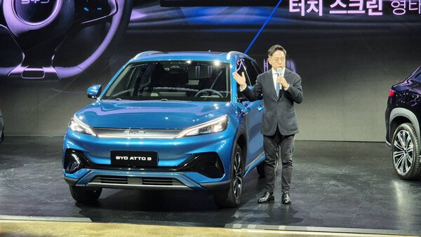 조인철 BYD 코리아 승용부문 대표가 지난 1월 16일 인천 상상플랫폼에서 개최된 브랜드 미디어 쇼케이스에 참석해 전기차 아토3를 소개하고 있다. / 사진=최동훈 기자