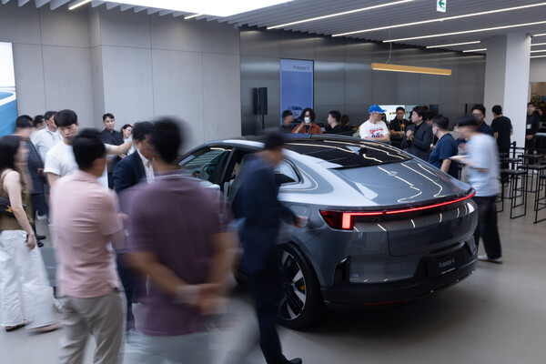 폴스타 코리아가 지난해 8월 15일 스타필드 하남 소재 전시장 스페이스 경기에 폴스타4를 전시하고 고객 초청 행사를 진행하고 있다. / 사진=폴스타 코리아