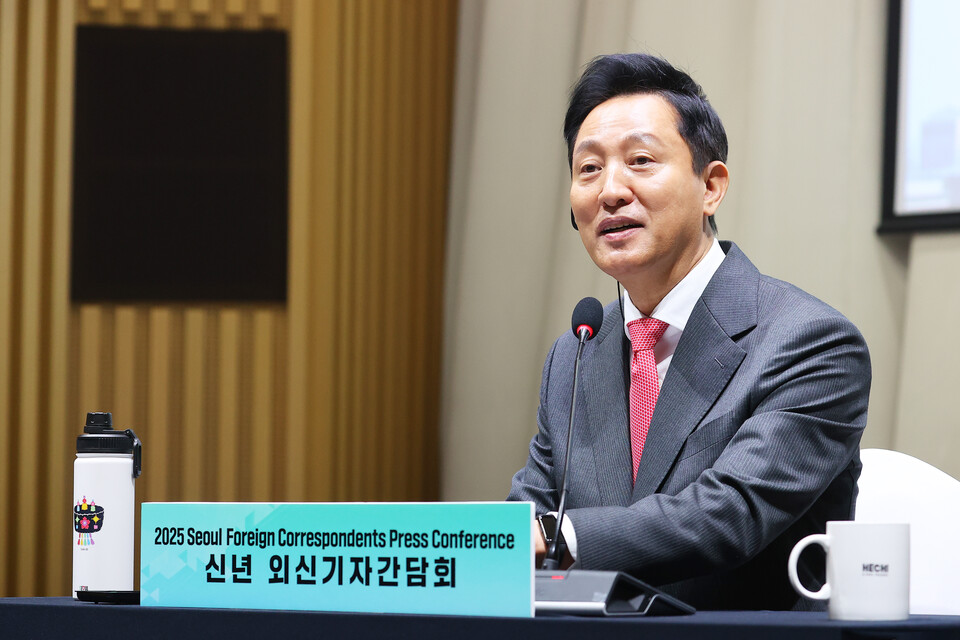 오세훈 서울시장이 4일 오전 서울시청에서 열린 2025 신년 외신기자 간담회에서 질문에 답하고 있다. / 사진=연합뉴스
