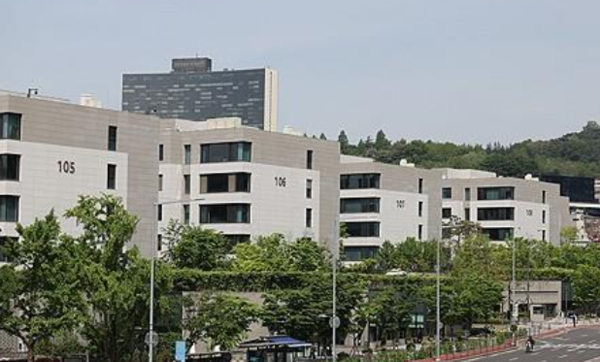 서울 용산구 한남동에 위치한 나인원한남 전경. 200억원이던 공동주택 역대 최고가 기록을 약 50일 사이에 220억 거래로 갈아치우며 부동산업계의 이목이 집중되고 있다. / 사진=연합뉴스