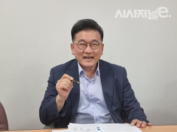 안정상 더불어민주당 수석전문위원이 시사저널e와 인터뷰하고 있다. / 사진=김용수 기자