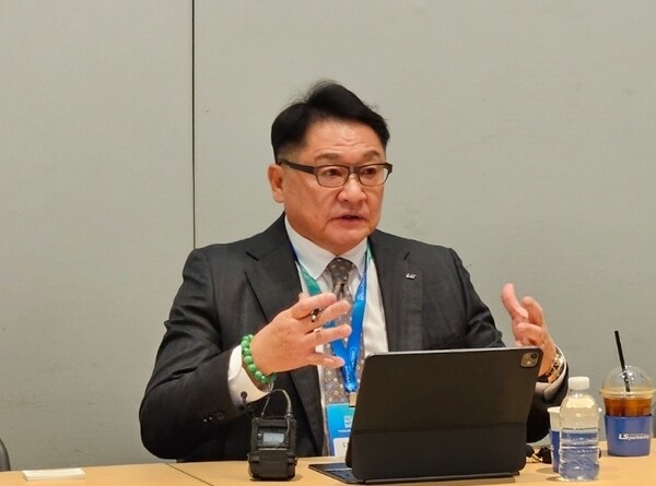 구자균 LS일렉트릭 회장이 5일 서울 강남구 코엑스에서 열린 '인터배터리 2025' 행사에서 인터뷰를 진행하고 있다. / 사진=정용석 기자