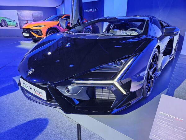 6일 서울 광진구 파이팩토리 스튜디오에 전시된 람보르기니 V8 PHEV 슈퍼카 '테메라리오'. / 사진=정용석 기자