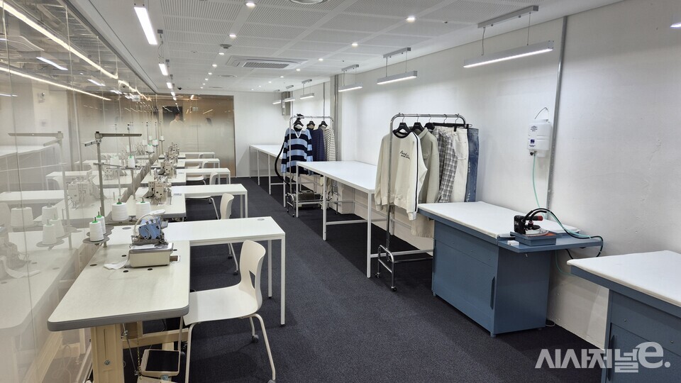 무신사 스튜디오 동대문종합시장점 재봉실. / 사진=한다원 기자
