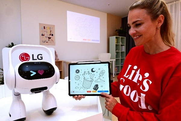 LG전자의 이동형 AI 홈 허브 가정용 로봇 Q9 / 사진=LG전자 