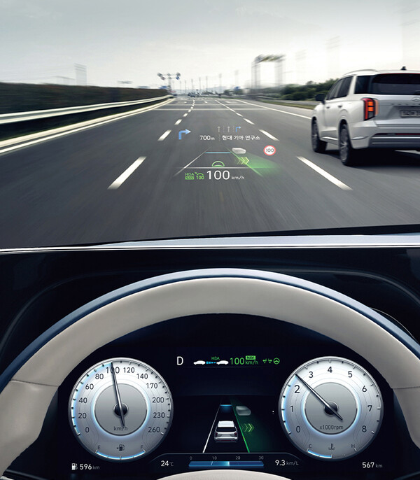 현대자동차 신차에 장착된 헤드업 디스플레이 화면을 통해 첨단 주행보조시스템(ADAS) 기능 정보가 표시되고 있다. / 사진=HMG저널