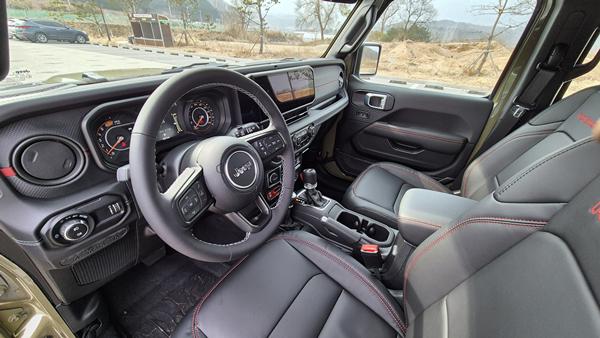 랭글러 '41 에디션의 1열 전경. / 사진=최동훈 기자