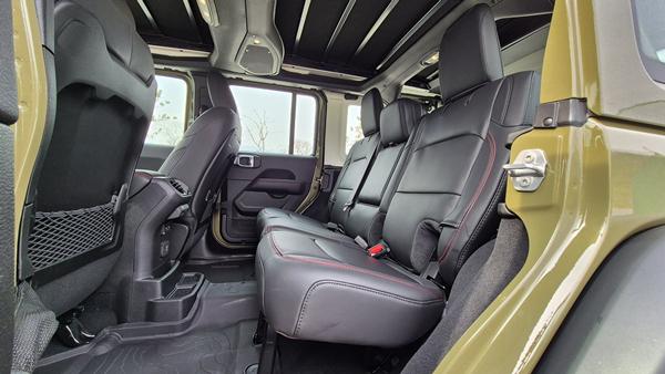 랭글러 '41 에디션의 2열 전경. / 사진=최동훈 기자