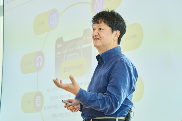 박현진 밀리의서재 대표가 지난해 12월 5일 서울 마포구 사옥에서 열린 기자간담회에서 발표하고 있다. / 사진 = 밀리의서재