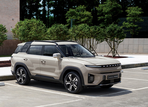 KG모빌리티가 8일 출시한 부분변경모델 토레스 EVX 알파. / 사진=KG모빌리티