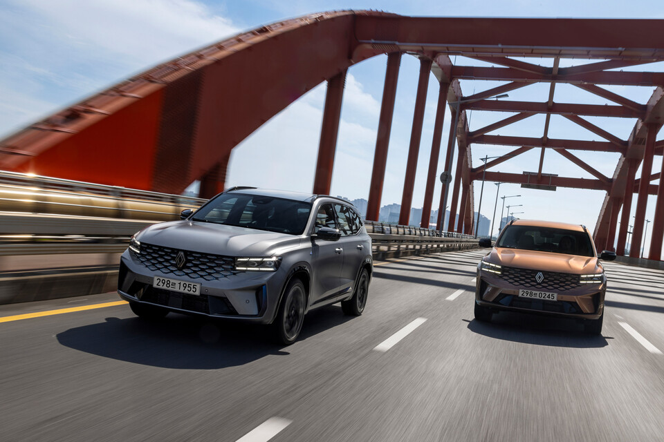 그랑 콜레오스가 도로를 달리고 있다. / 사진=르노코리아