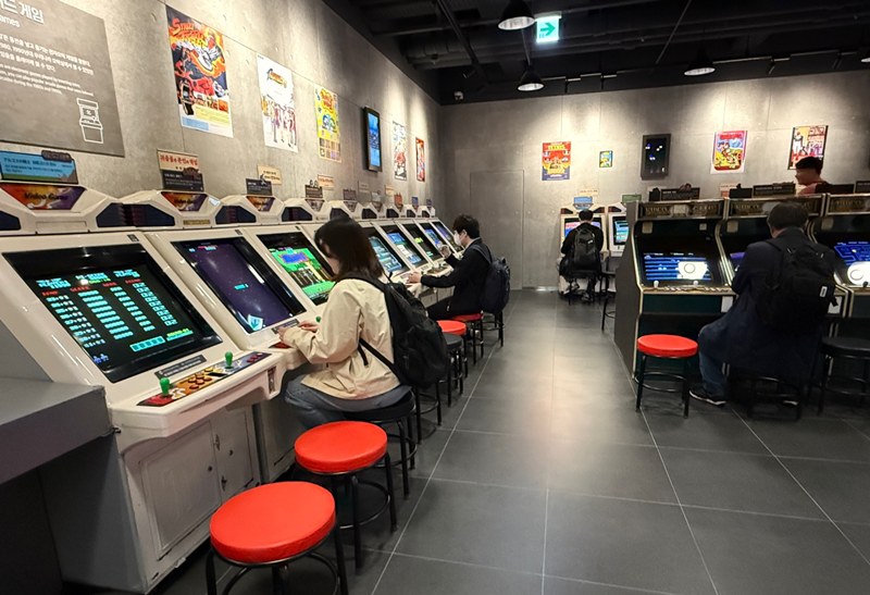 1980년대 고전아케이드 게임을 체험할 수 있다. / 사진=장민영 기자